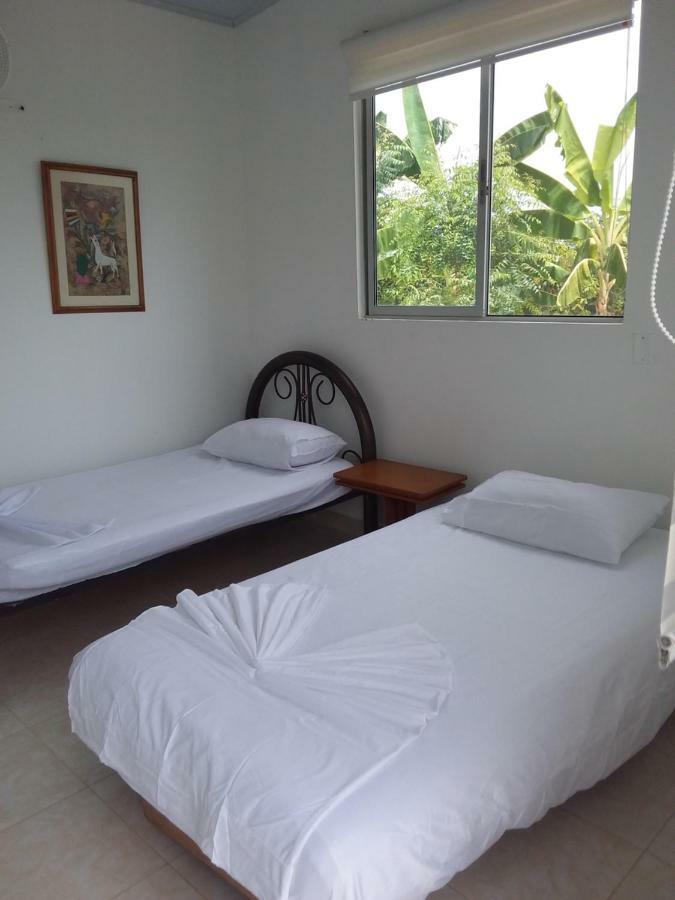 C&H Casa Campestre El Oasis Ricaurte Girardot Panzió Kültér fotó